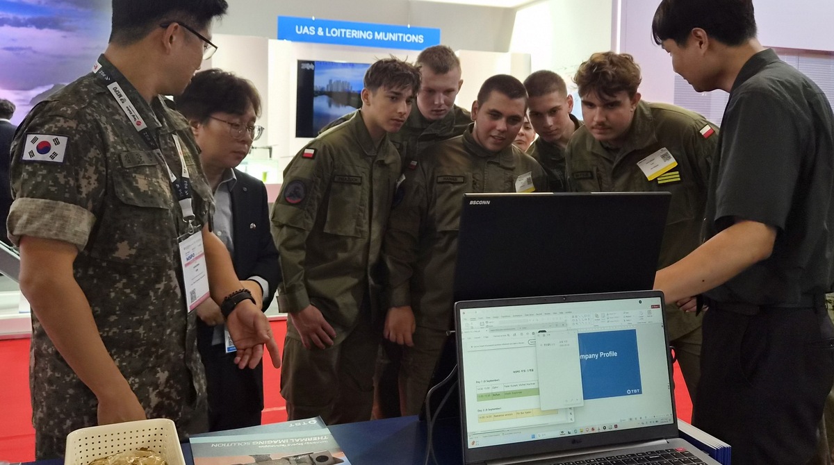 TBT staff introducing the company and its products to booth visitors
